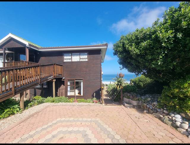 4 BEDROOM FREESTANDING FOR SALE IN DANA BAY